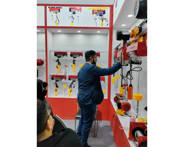 outdoor electric hoist